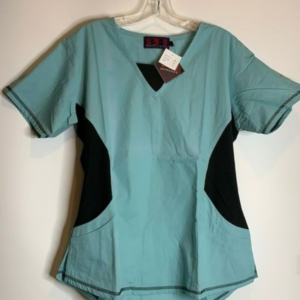 NWT Beverly Hills Uniforms  Scrubs Top Medium M